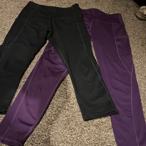 2 pair of leggings with pockets on sides. 2 different lengths. Size M